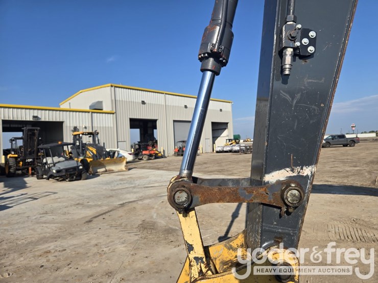 2022-deere-130g-image-29