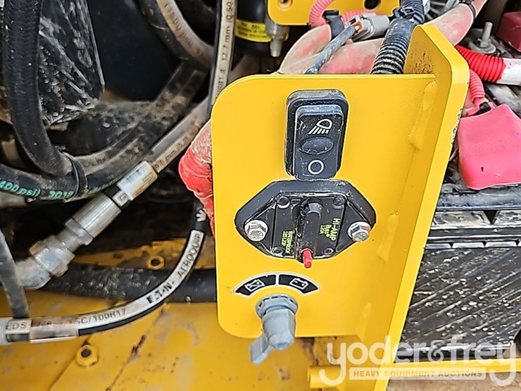 2018-deere-850k-lgp-image-60