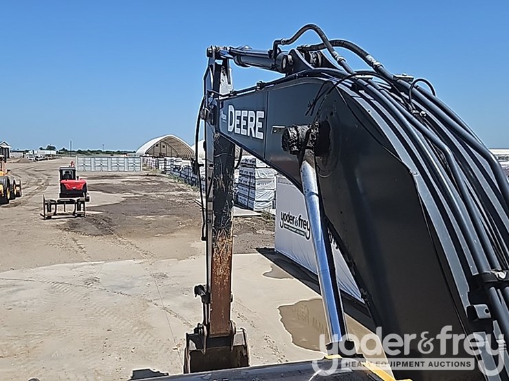 2019-deere-210g-image-30
