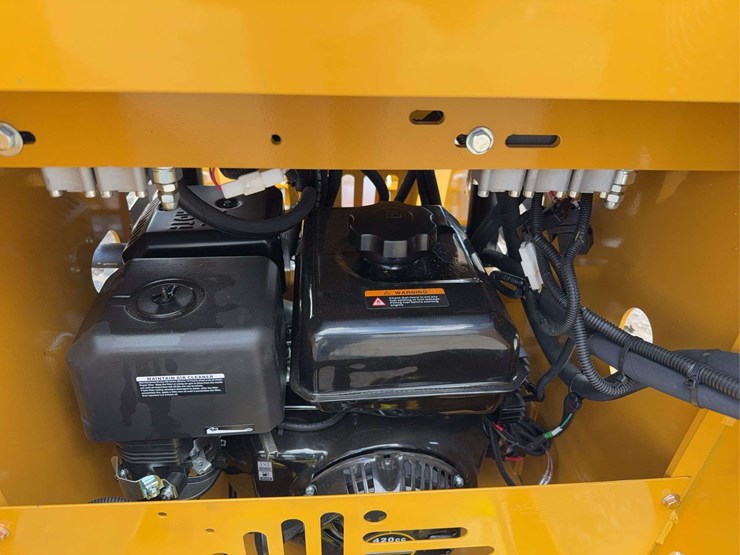 sdll30-stand-on-skid-loader-image-6