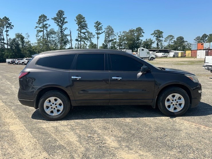 2016-chevrolet-traverse-ls-image-7