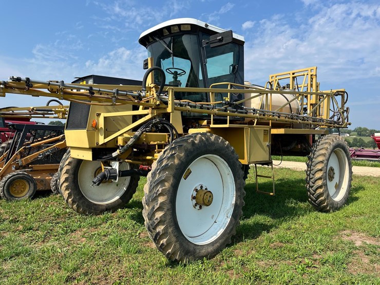 rogator-664-sprayer-image-5