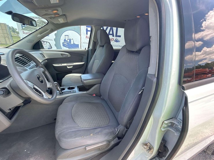 2009-chevrolet-traverse-ls-image-14