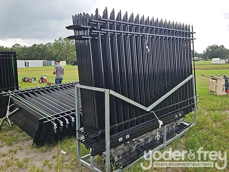 unused-7x10-steel-fence-panels-w/posts-(15-of)-image-3