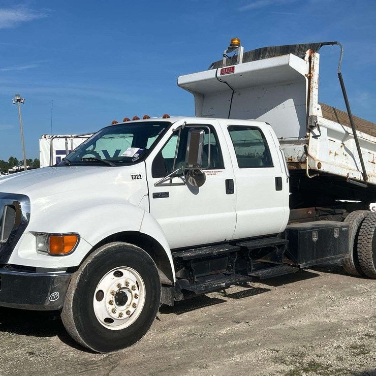 2005 FORD F750