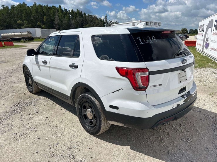 2016-ford-explorer-image-4