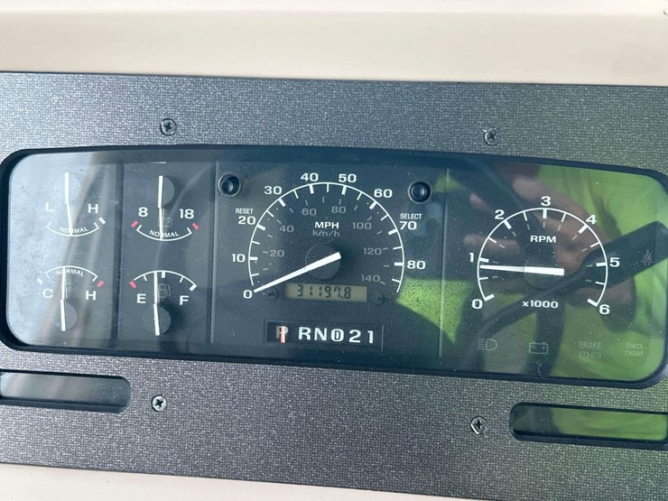 1997-national-rv-tropi-cal-motorhome-image-30