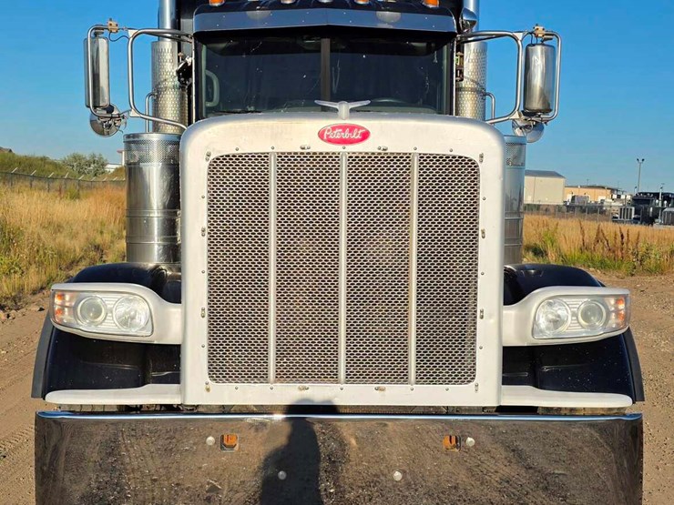 2015-peterbilt-389-image-2