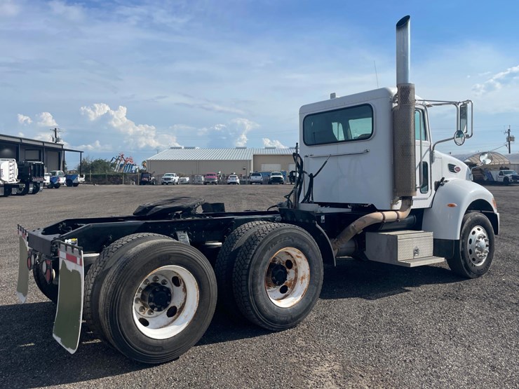 2010-peterbilt-340-image-3
