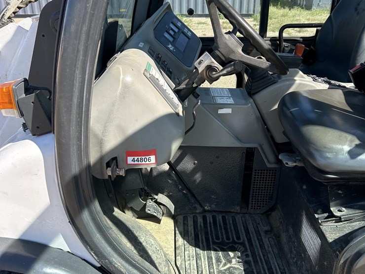 2006-bobcat-toolcat-5600-image-18