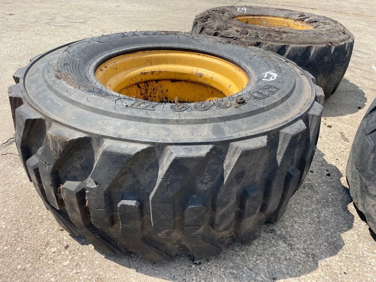 4-titan-14-17.5-skidloader-tires-image-7