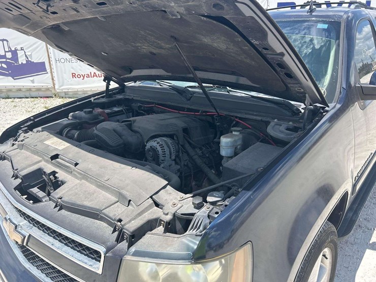 2008-chevrolet-suburban-image-7