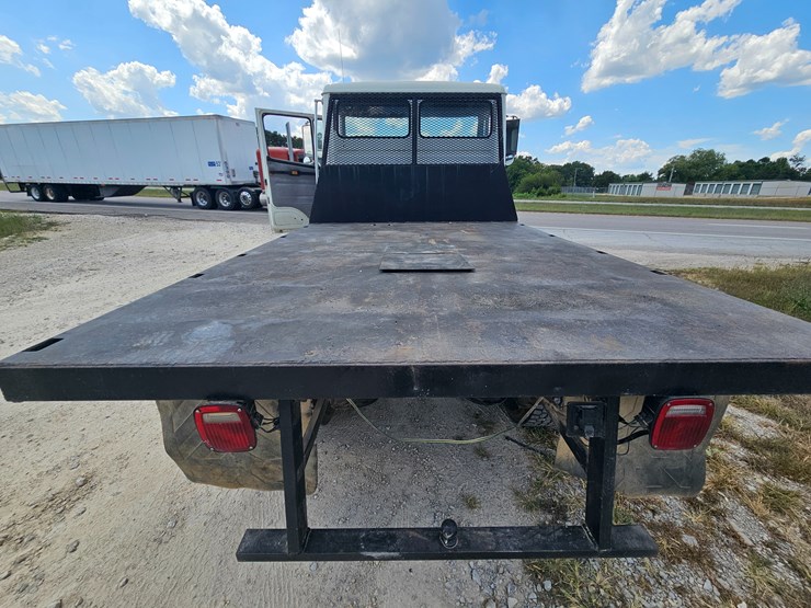 2002-freightliner-fl70-image-70