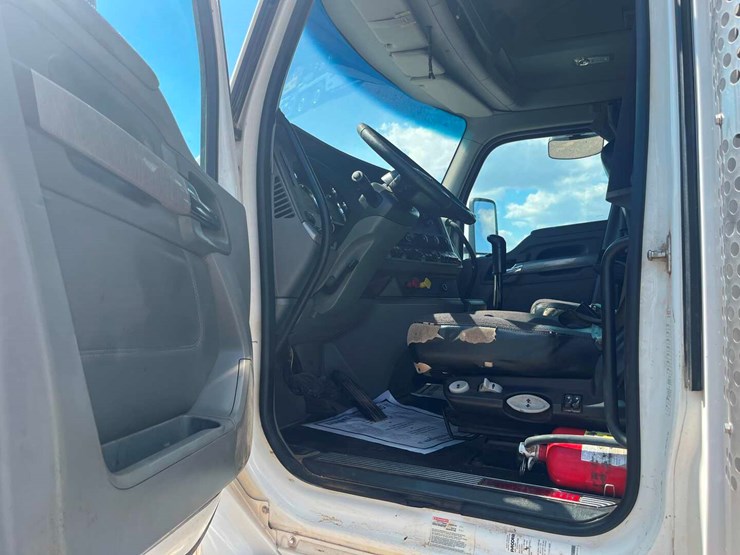 2015-kenworth-t880-image-16