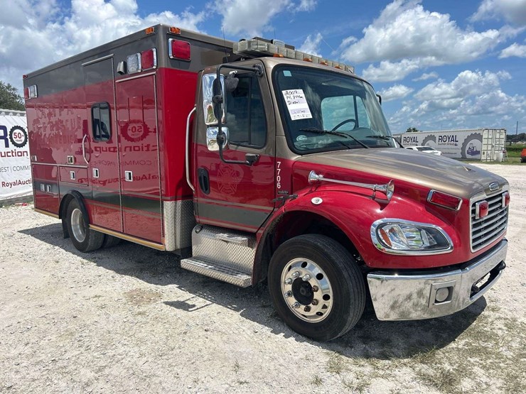2009-freightliner-m2-106-medtec-ambulance-image-2