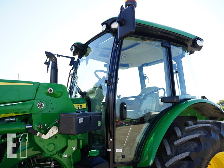 2017-john-deere-5090r-image-10