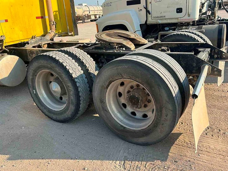 2003-kenworth-t2000-image-5