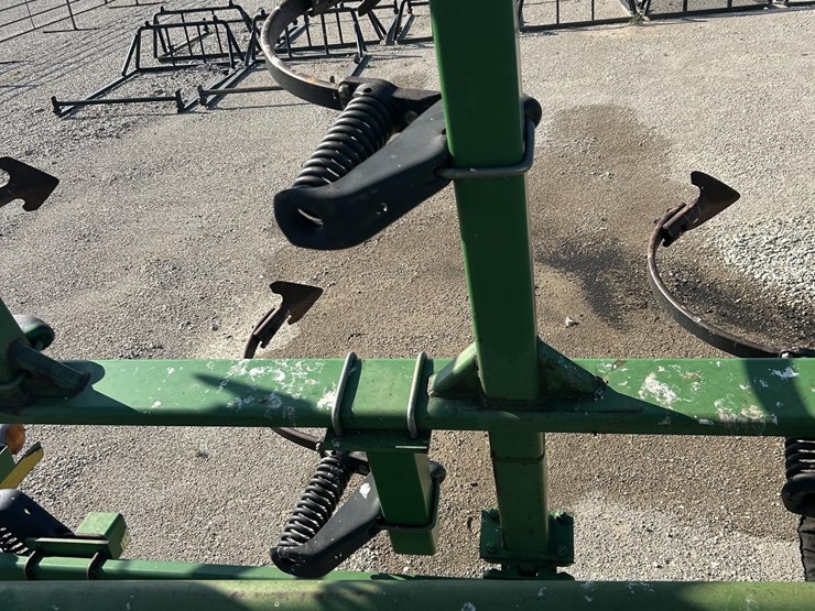2004-john-deere-2210-image-40