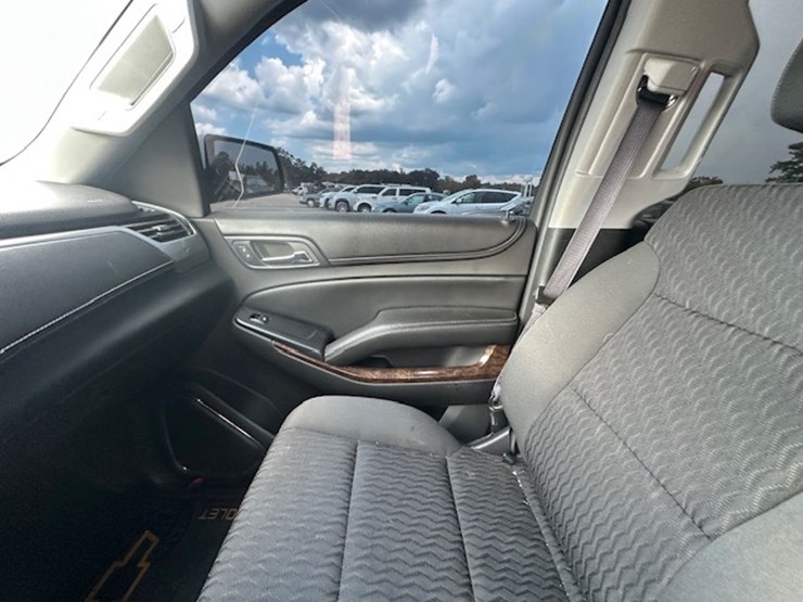 2015-chevrolet-tahoe-image-49