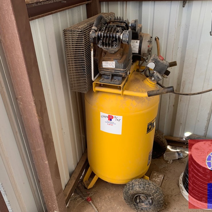 DEWALT 30 GALLON 155 PSI AIR COMPRESSOR W/DEWALT 50’ HOSE REEL