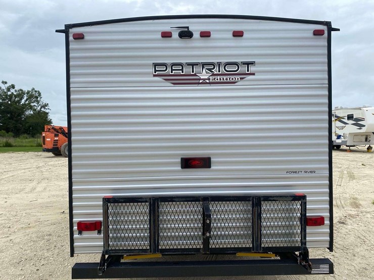 2022-forest-river-cherokee-grey-wolf-26brb-patriotic-edition-32ft.-t/a-travel-trailer-image-47