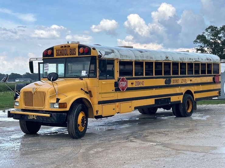 2004-ic-corporation-3000ic-school-bus-image-1