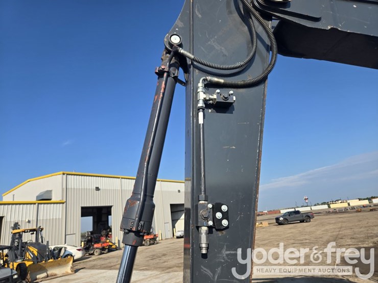 2022-deere-130g-image-31