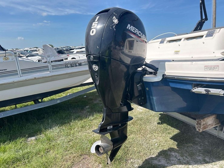 2017-bayliner-vr5-21ft-bowrider-boat-with-29ft-t/a-boat-trailer-image-8