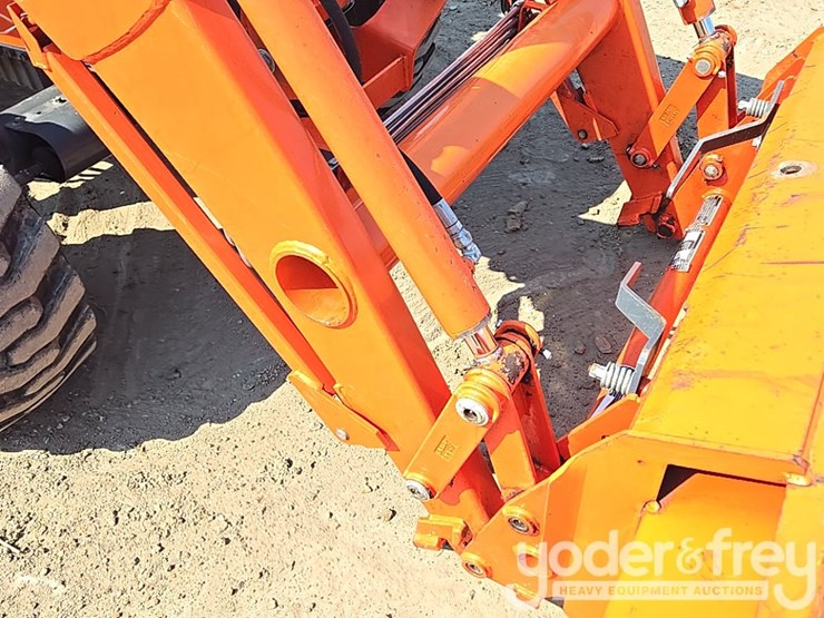 2017-kubota-mx5100-image-33
