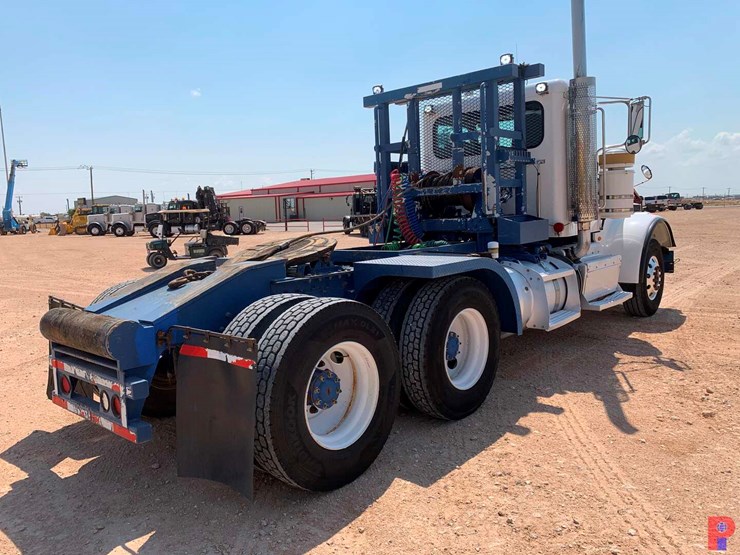 2013-peterbilt-367-image-3