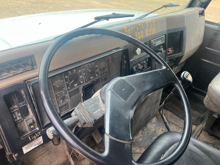 international-4900-image-22