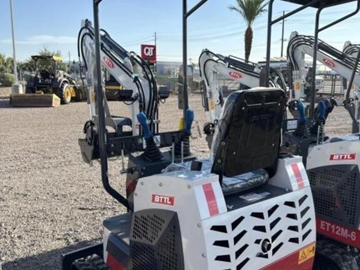 battler-et12m-mini-excavator-image-3