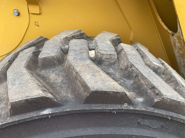 2023-caterpillar-236d3-image-8