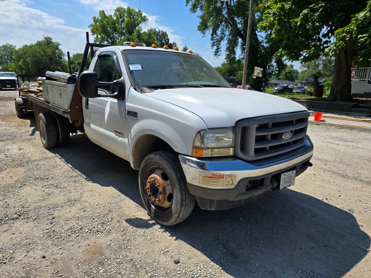 2004-ford-f550-image-31