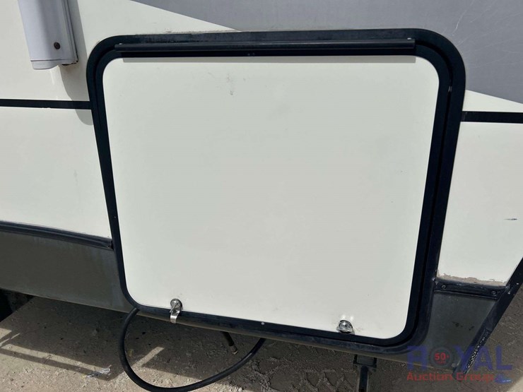 2015-revere-shasta-27db-5th-wheel-travel-trailer-image-25