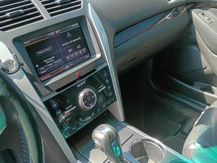 2013-ford-explorer-image-73