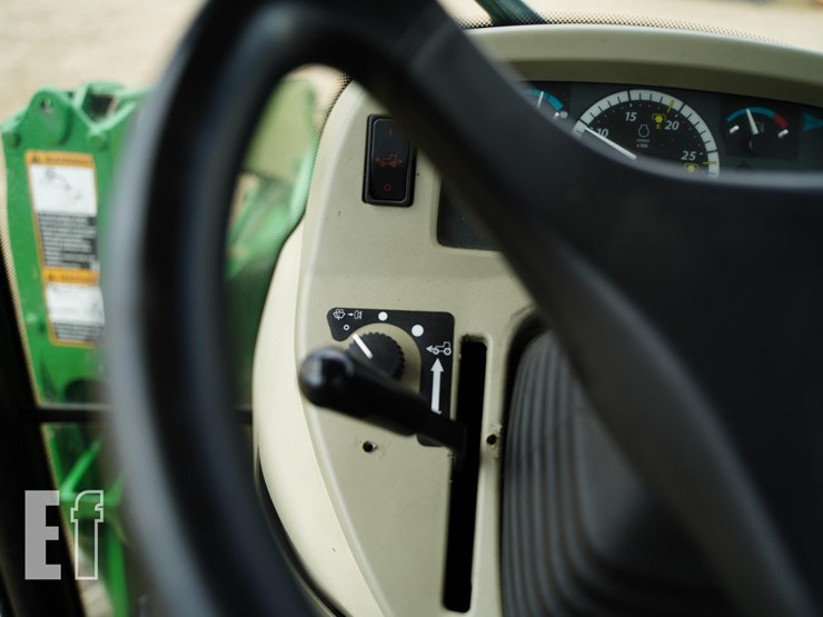 john-deere-4044r-image-41
