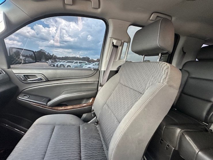 2015-chevrolet-tahoe-image-47