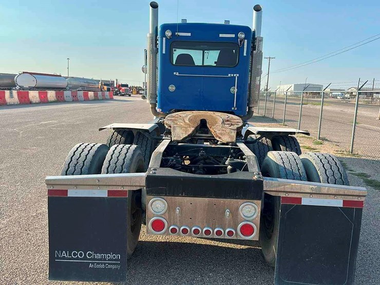 2013-peterbilt-367-image-5