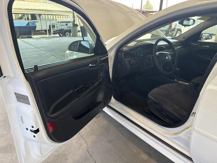 2016-chevrolet-impala-ls-sdn-image-21