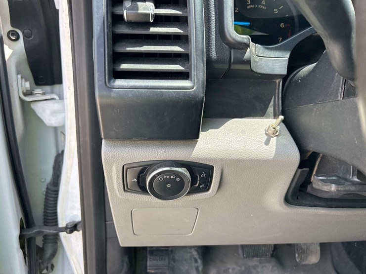 2016-ford-f150-image-15
