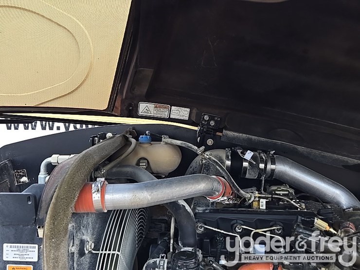 2019-jlg-1055-image-35