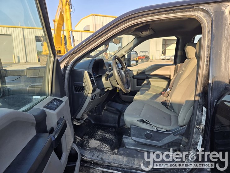 2022-ford-f350-xl-image-29
