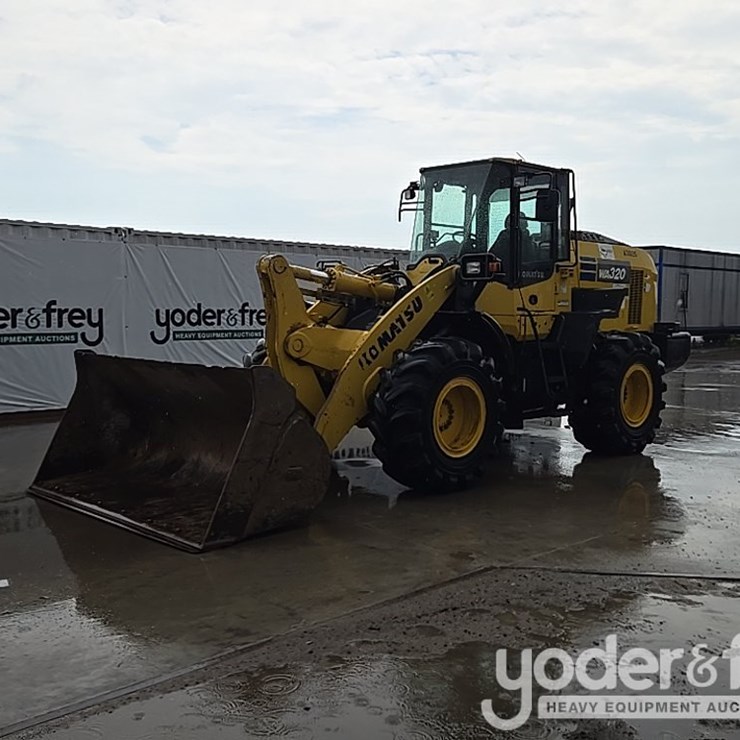 2017 KOMATSU WA320-8