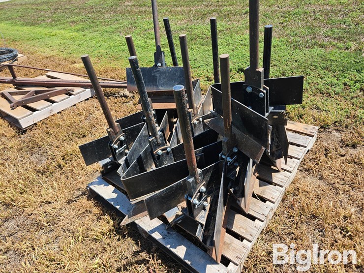 hawkins-hiller/ditching-shovels-image-5