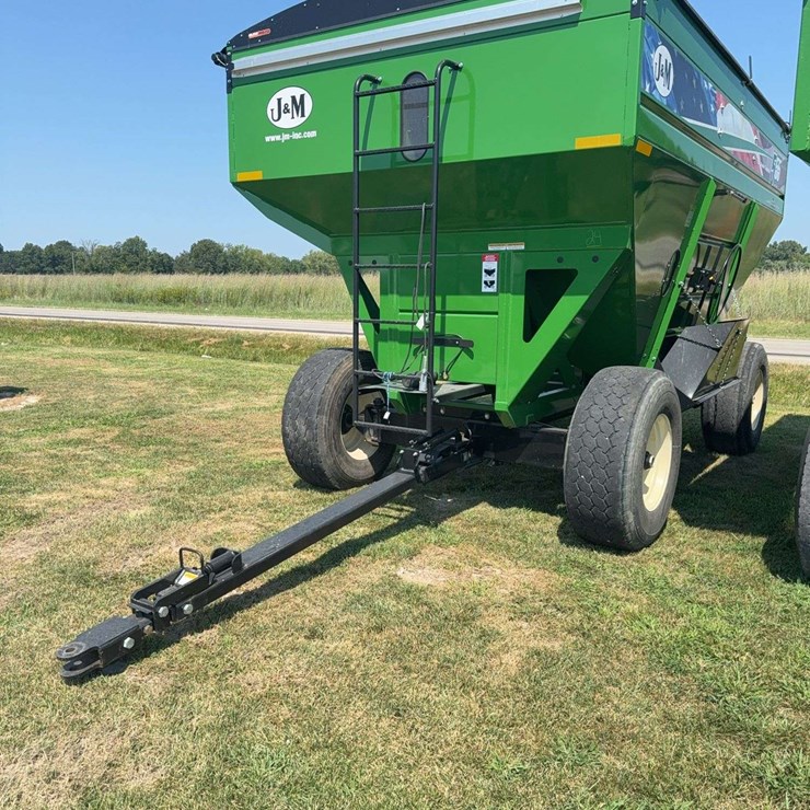 2020 J&M 555 Gravity Wagon, Almost Like New, used two season, Surge Brakes, Roll Tarp, Extendable Tongue, Left Hand Unload