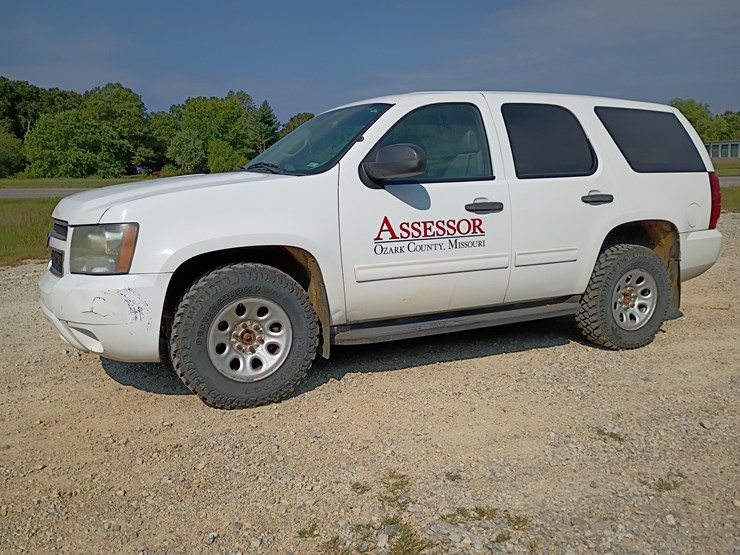 2010-chevrolet-tahoe-image-2