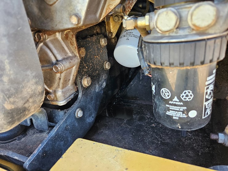 2004-caterpillar-236b-image-16