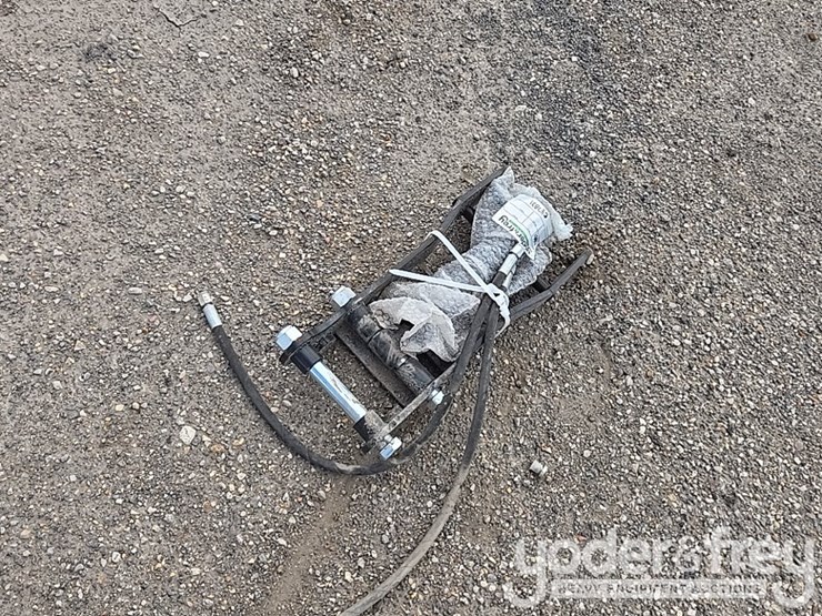 unused-miva-hydraulic-thumb-to-suit-1-3-ton-excavator,-pin-diameter-1"-image-3