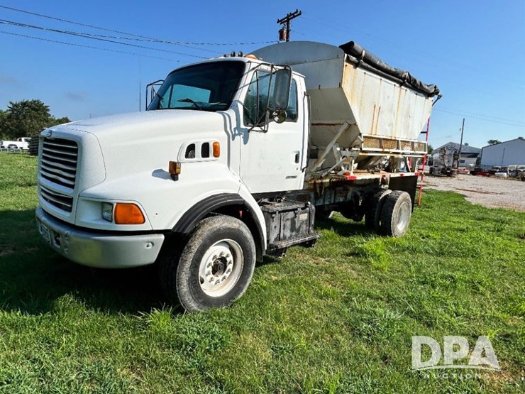 2000-sterling-dry-tender-truck-(gp11245,-unit-123831)-image-19
